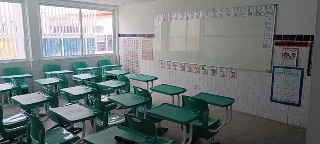 Inauguração Escola Municipal José Raimundo Pereira de Azevedo - sala de aula gratificação professor